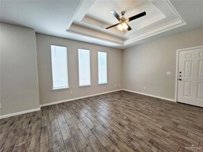 2701 Sage Dr, Unit 3 in Weslaco, TX - Foto de edificio - Building Photo