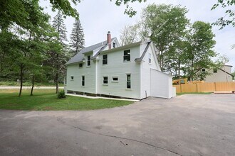 1250 Pleasant St in Worcester, MA - Building Photo - Building Photo