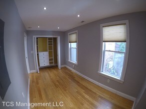 319 S Juniper St in Philadelphia, PA - Building Photo - Building Photo