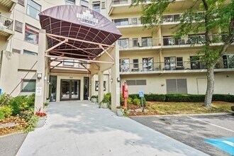 133 Commander Shea Blvd, Unit 215 in Quincy, MA - Building Photo - Building Photo