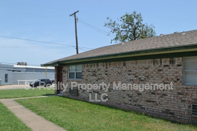 704 Frisco Rd in Sherman, TX - Building Photo - Building Photo