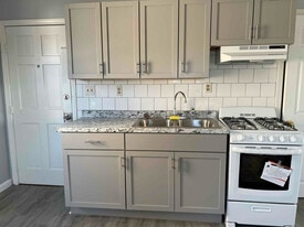 57 Walnut St in Tiverton, RI - Building Photo