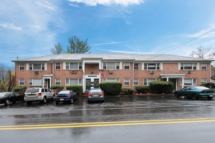 Newton Manor in Newton, NJ - Building Photo