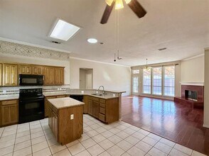 8166 Berkshire Dr in Fort Worth, TX - Building Photo - Building Photo