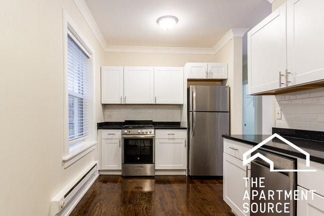 648 W Roscoe St in Chicago, IL - Building Photo - Building Photo