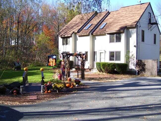 Hudson Ridge in Hudson, NH - Building Photo - Interior Photo