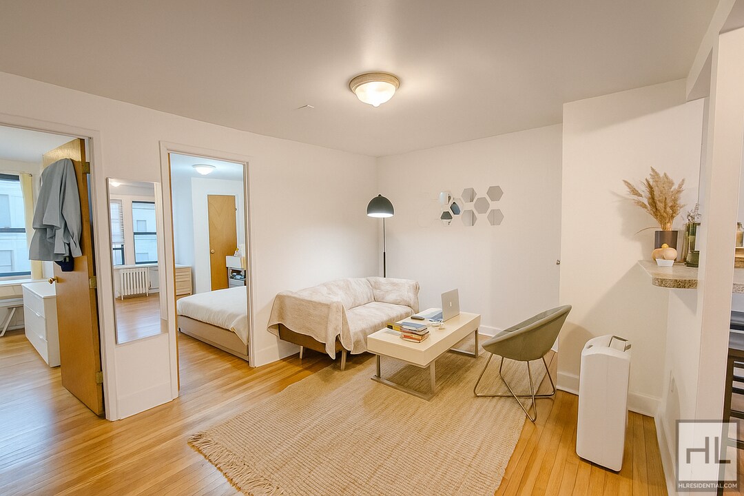 32 STREET in Queens, NY - Building Photo