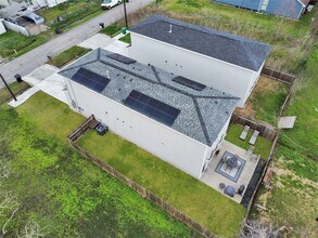7950 Blue St in Houston, TX - Building Photo - Building Photo