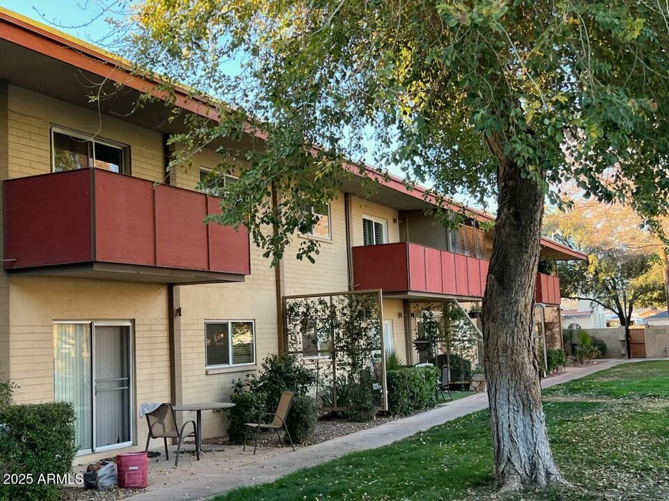 355 E Thomas Rd in Phoenix, AZ - Foto de edificio