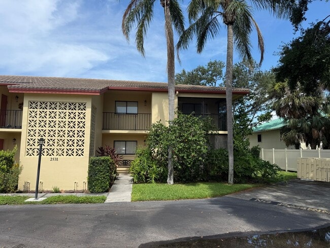 property at 2531 Bayshore Gardens Pkwy