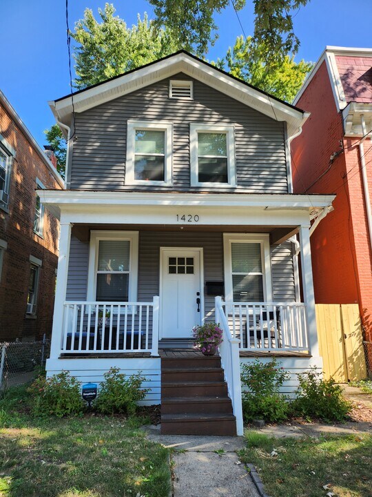 1420 Pullan Ave in Cincinnati, OH - Foto de edificio