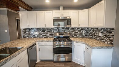 106 W Hoopes Ave in Pflugerville, TX - Building Photo - Building Photo