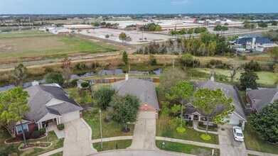 10303 Stanbrook Dr in Houston, TX - Building Photo - Building Photo