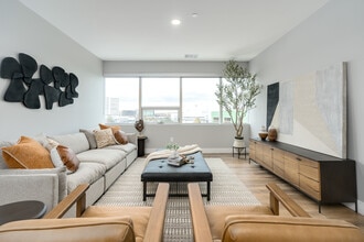 Lindsey Living in Troy, MI - Building Photo - Building Photo