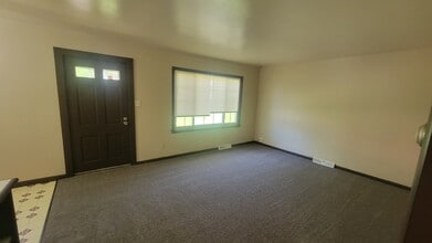1450 Newton St in Akron, OH - Building Photo - Building Photo