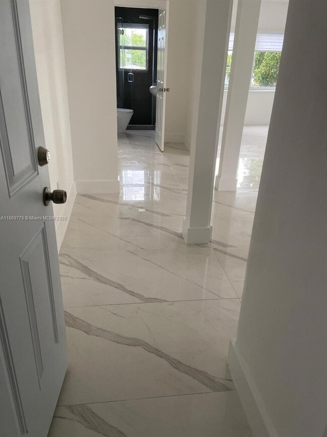 1015 S 17th Ave in Hollywood, FL - Building Photo - Building Photo