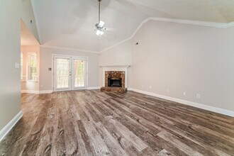 259 Sawgrass Manor Dr in Newnan, GA - Building Photo - Building Photo