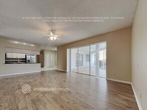 9421 Larkbunting Dr in Tampa, FL - Foto de edificio - Building Photo