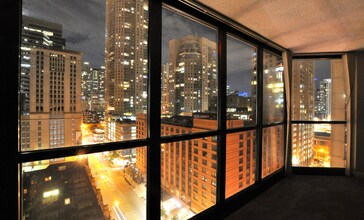 10 E Ontario St, Unit 1305 in Chicago, IL - Building Photo - Building Photo