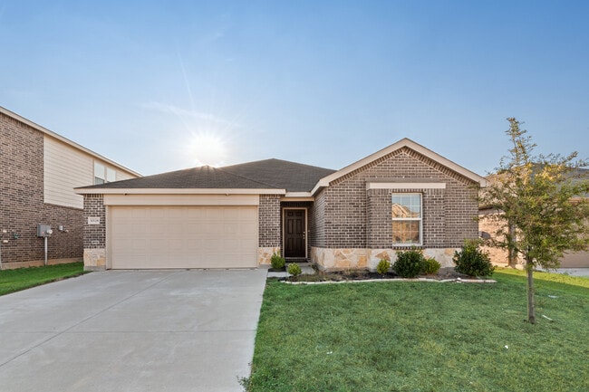 10128 Kelly Acres Ln in Crowley, TX - Building Photo - Building Photo