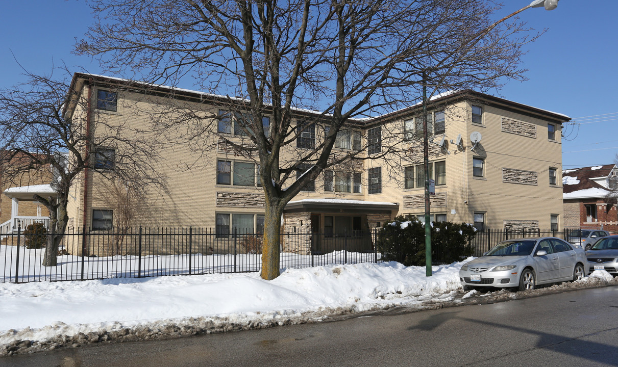 5400 W Addison St in Chicago, IL - Foto de edificio