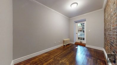 West 14th Street in New York, NY - Foto de edificio - Building Photo