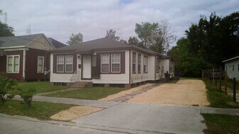 420 Moss St, Unit Apt A in Lake Charles, LA - Building Photo