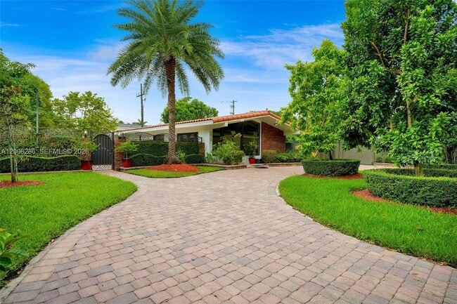 6820 SW 86th Ave in Miami, FL - Building Photo - Building Photo