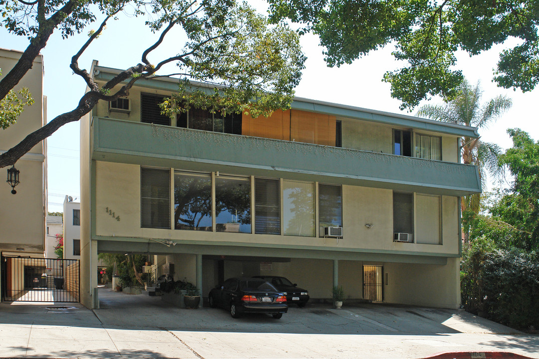 1114 N Flores St in West Hollywood, CA - Building Photo