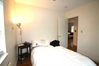 5 Charlesbank Rd, Unit 2 in Newton, MA - Building Photo - Building Photo