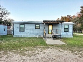 208 Cemetery Rd in Willis, TX - Building Photo