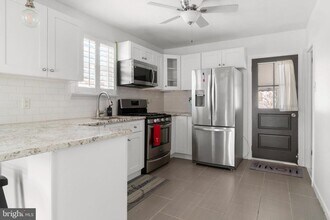 8 Adams Ave in Mt Ephraim, NJ - Foto de edificio - Building Photo