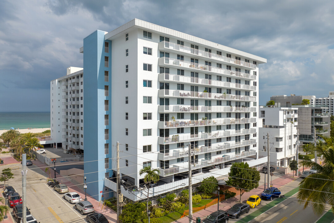 Ocean Point Condominium in Miami Beach, FL - Foto de edificio