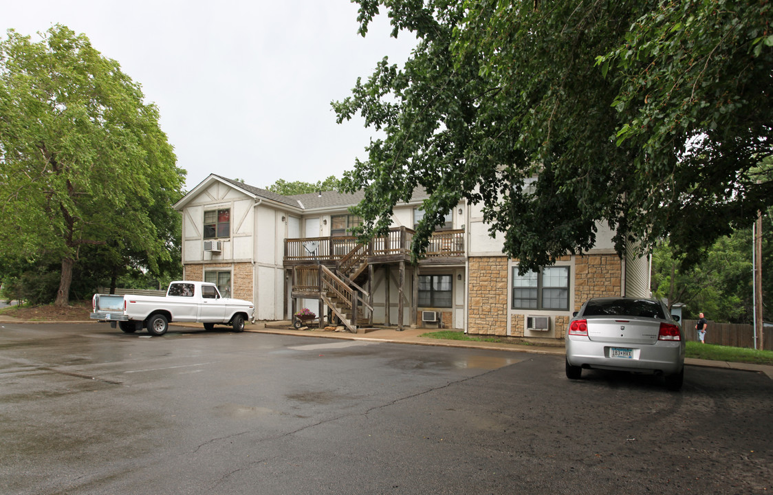 720 S Harrison St in Olathe, KS - Building Photo