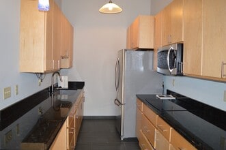 6245 Charing Cross Ln, Unit D in Middleton, WI - Foto de edificio - Building Photo