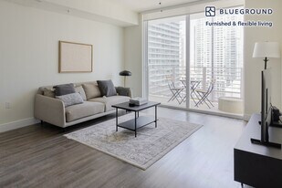 110 SW 12th St in Miami, FL - Building Photo
