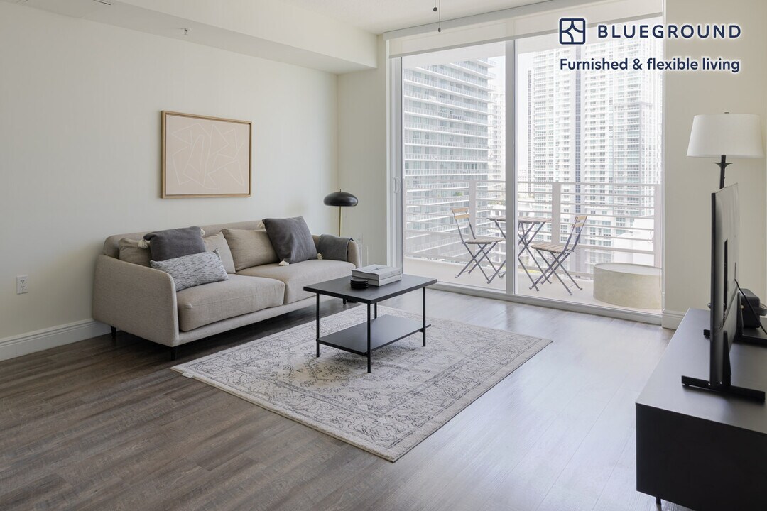 110 SW 12th St, Unit FL1-ID143 in Miami, FL - Building Photo