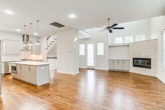 3680 Azure Ct in Dallas, TX - Building Photo - Building Photo