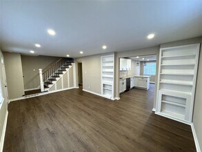 608 Winston Dr in Vestal, NY - Building Photo - Building Photo