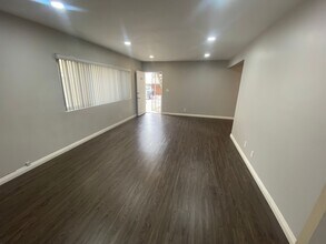 308-310 Culper Ct in Hermosa Beach, CA - Building Photo - Building Photo