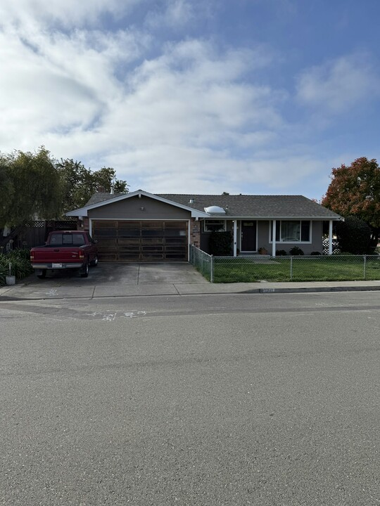 33887 Whitehead Ln in Fremont, CA - Building Photo