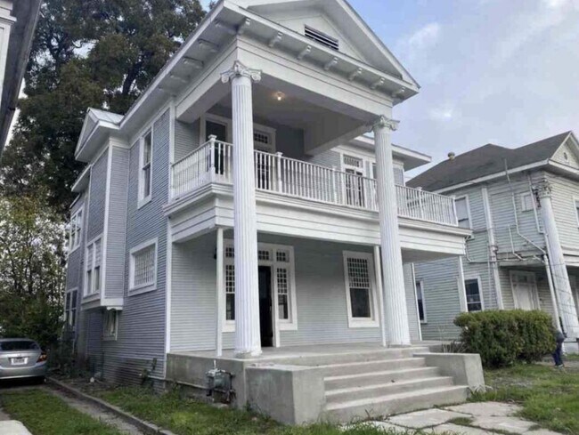 639 W Elmira St in San Antonio, TX - Building Photo - Building Photo