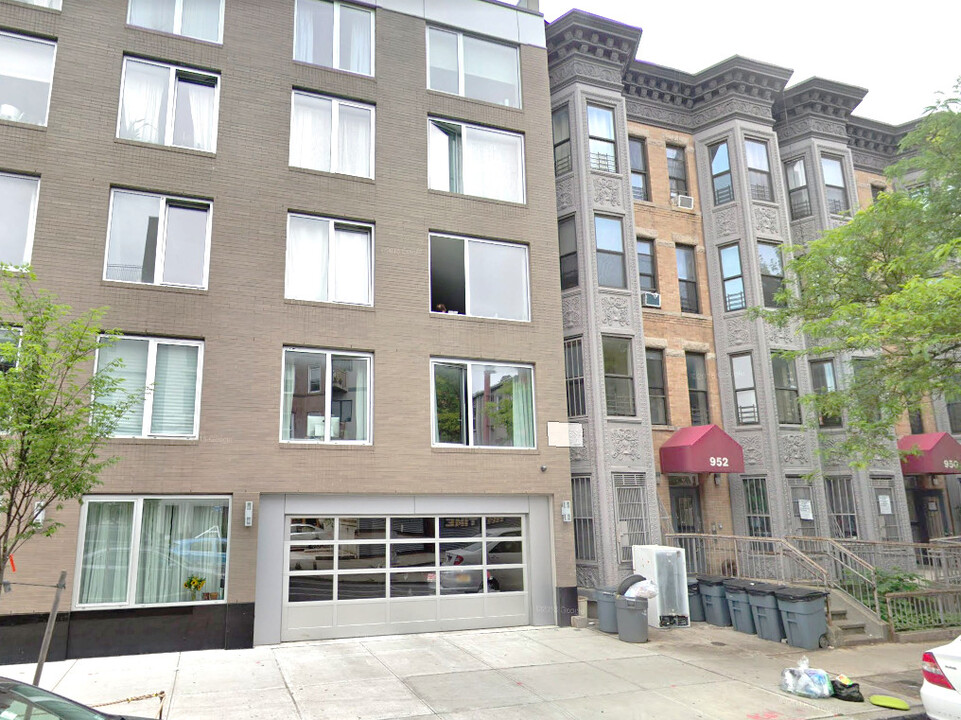 950-952 Bergen St in Brooklyn, NY - Foto de edificio