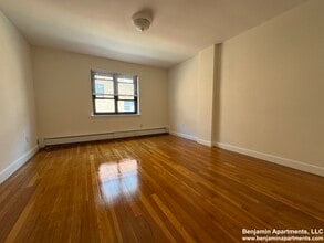 42 Harvard Ave, Unit 6 in Brookline, MA - Building Photo - Building Photo