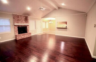 15339 E Hutchinson Cir in Houston, TX - Building Photo - Building Photo