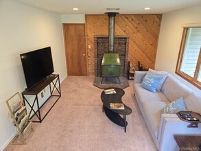 34 Maple Brook Rd in Tuxedo Park, NY - Building Photo - Building Photo