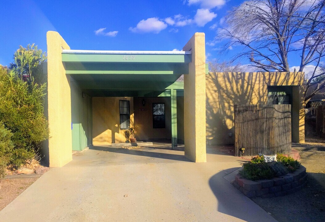 1638 Mountain View Ave in Las Cruces, NM - Building Photo