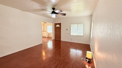 3517 E Lamona Ave in Fresno, CA - Building Photo - Building Photo