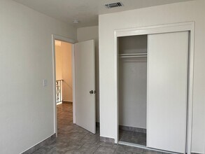 814 Wallace St in Bakersfield, CA - Building Photo - Building Photo