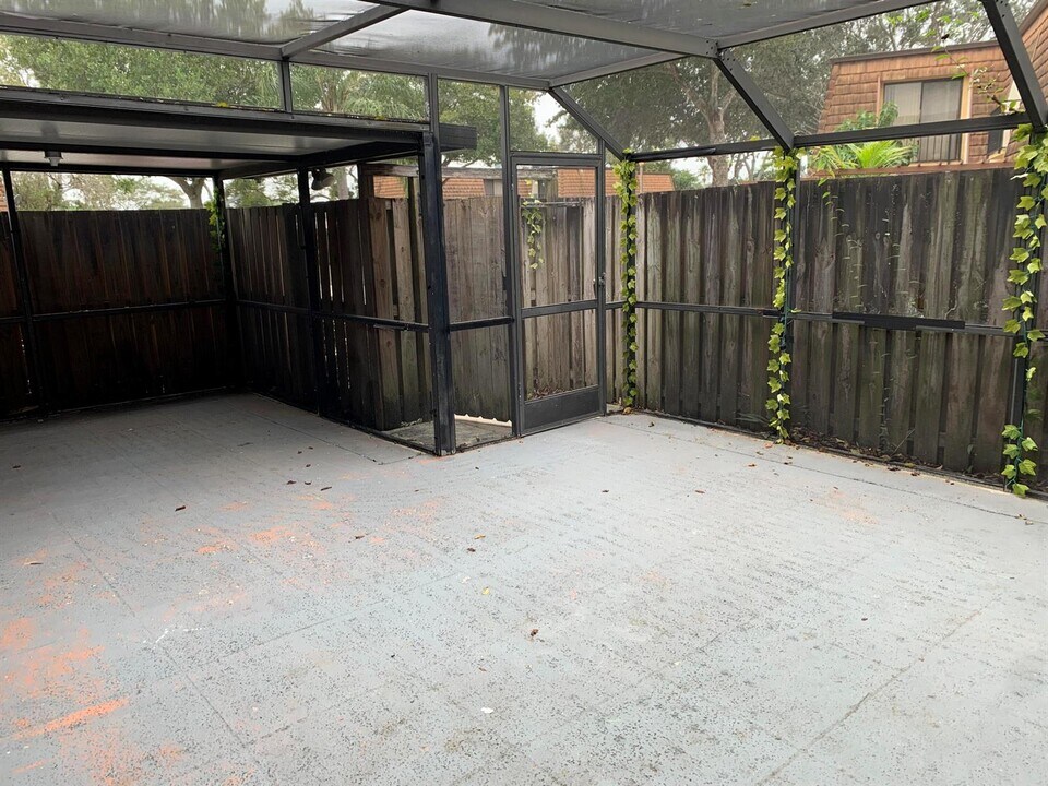 3026 30th Ln in Greenacres, FL - Building Photo